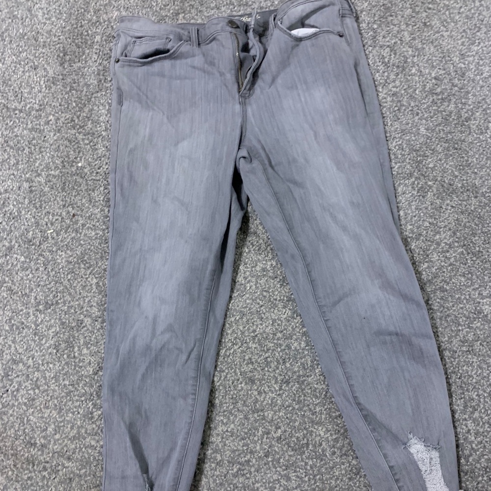 Universal Thread Gray Jeans